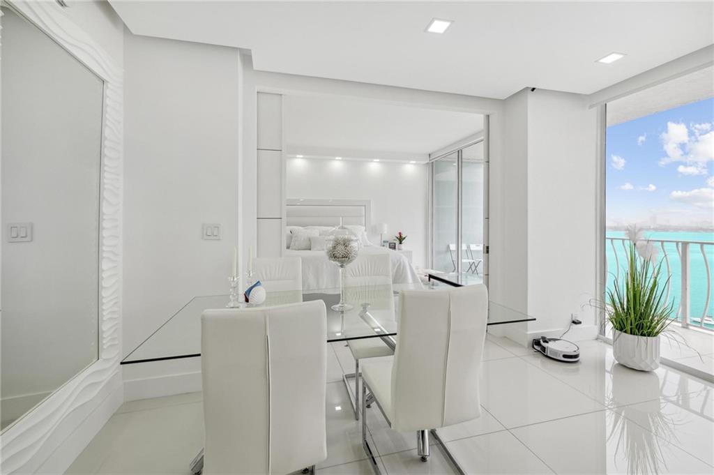 7601 E Treasure Dr Unit: PH123