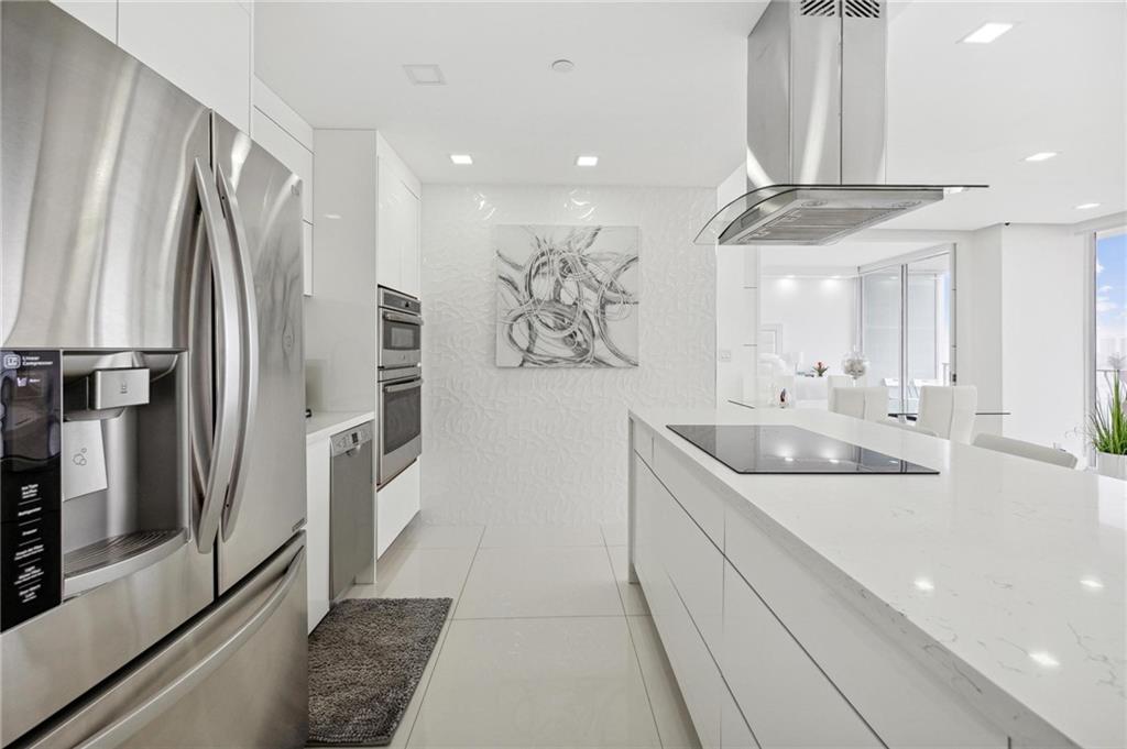 7601 E Treasure Dr Unit: PH123