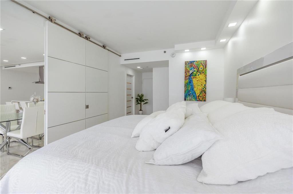 7601 E Treasure Dr Unit: PH123