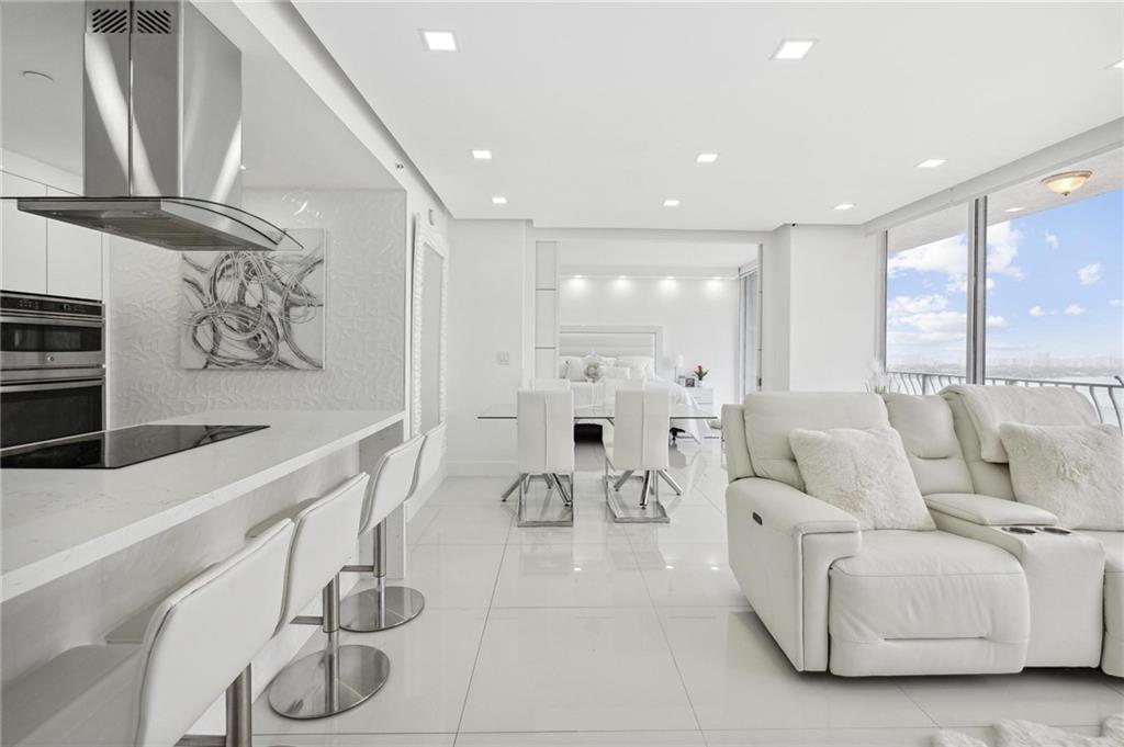 7601 E Treasure Dr Unit: PH123