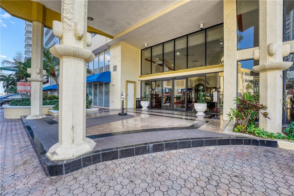 7601 E Treasure Dr Unit: PH123