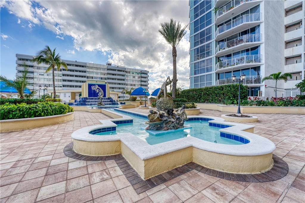7601 E Treasure Dr Unit: PH123