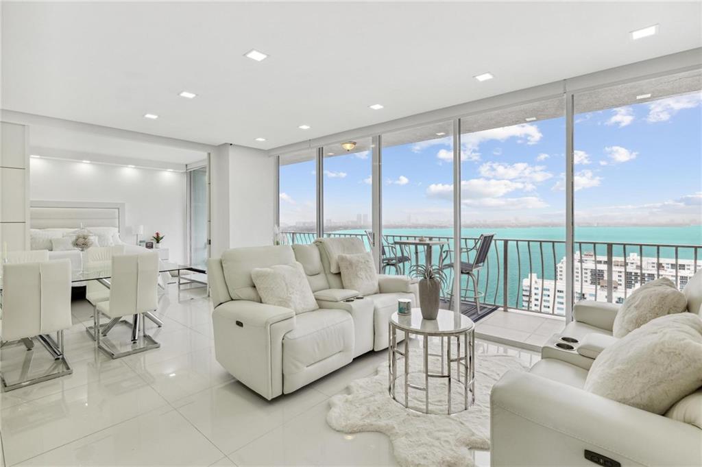 7601 E Treasure Dr Unit: PH123