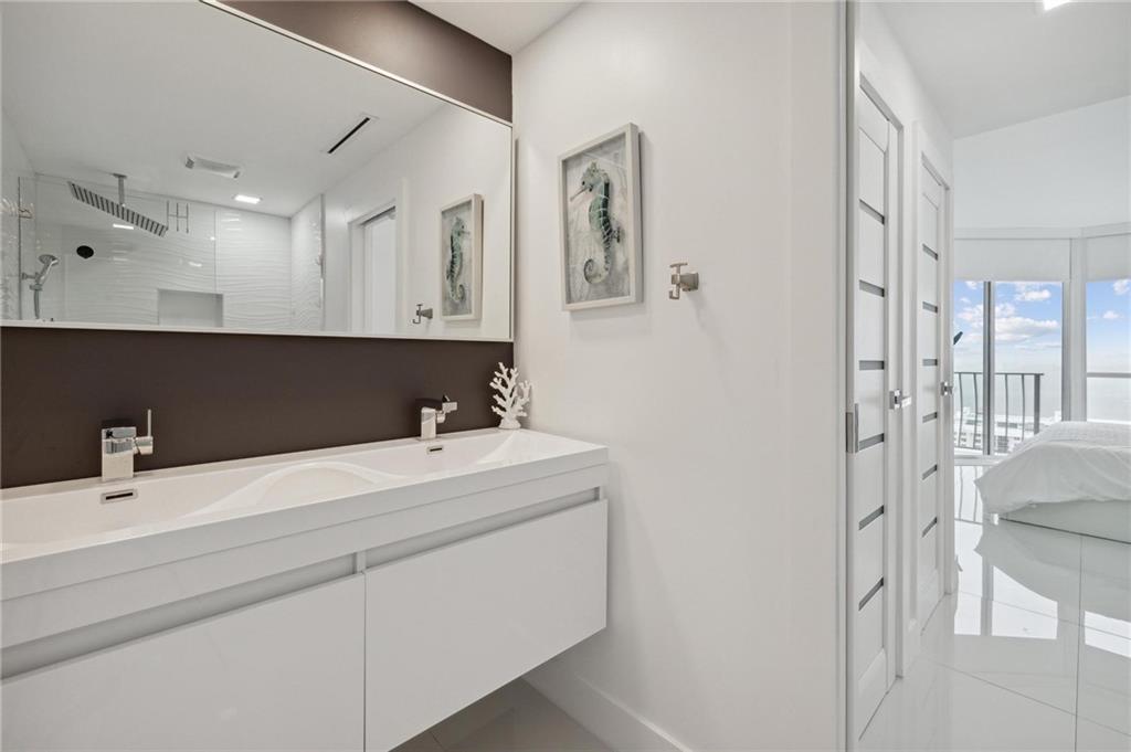 7601 E Treasure Dr Unit: PH123