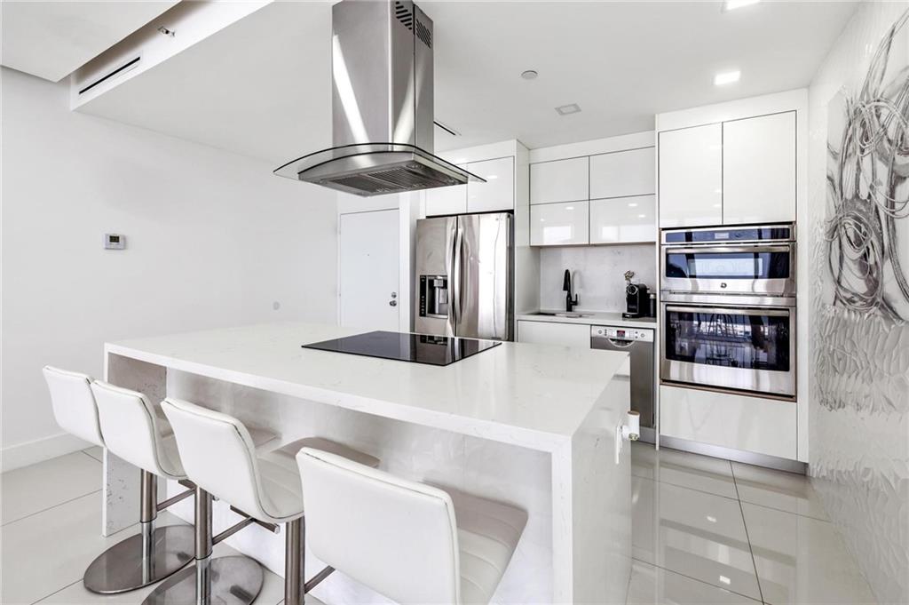 7601 E Treasure Dr Unit: PH123