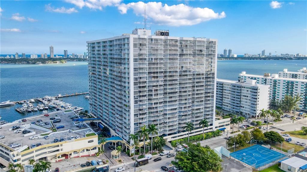 7601 E Treasure Dr Unit: PH123