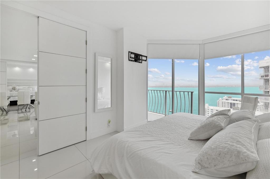 7601 E Treasure Dr Unit: PH123