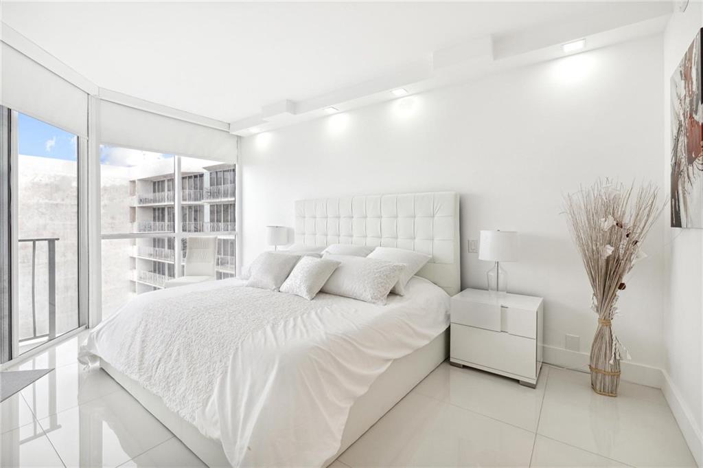 7601 E Treasure Dr Unit: PH123