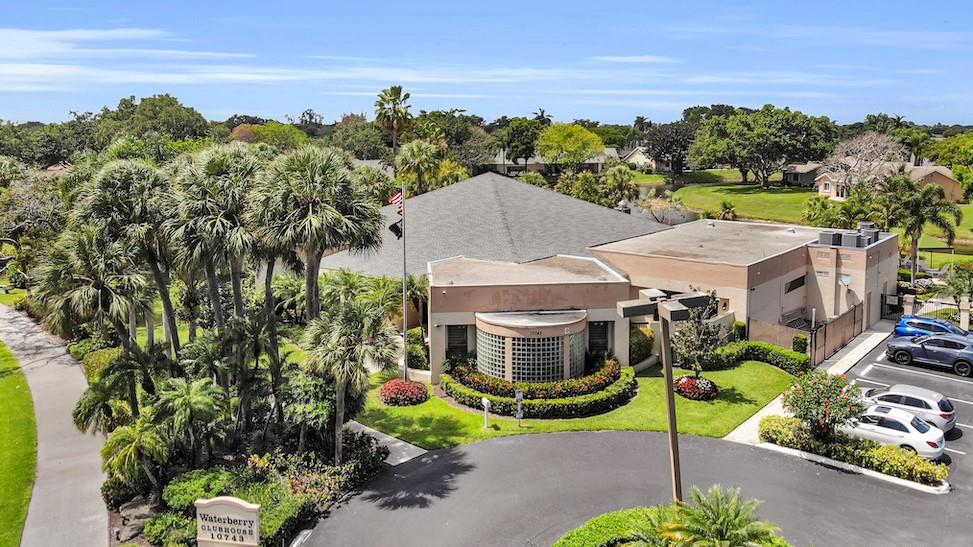 11003 Water Oak Manor