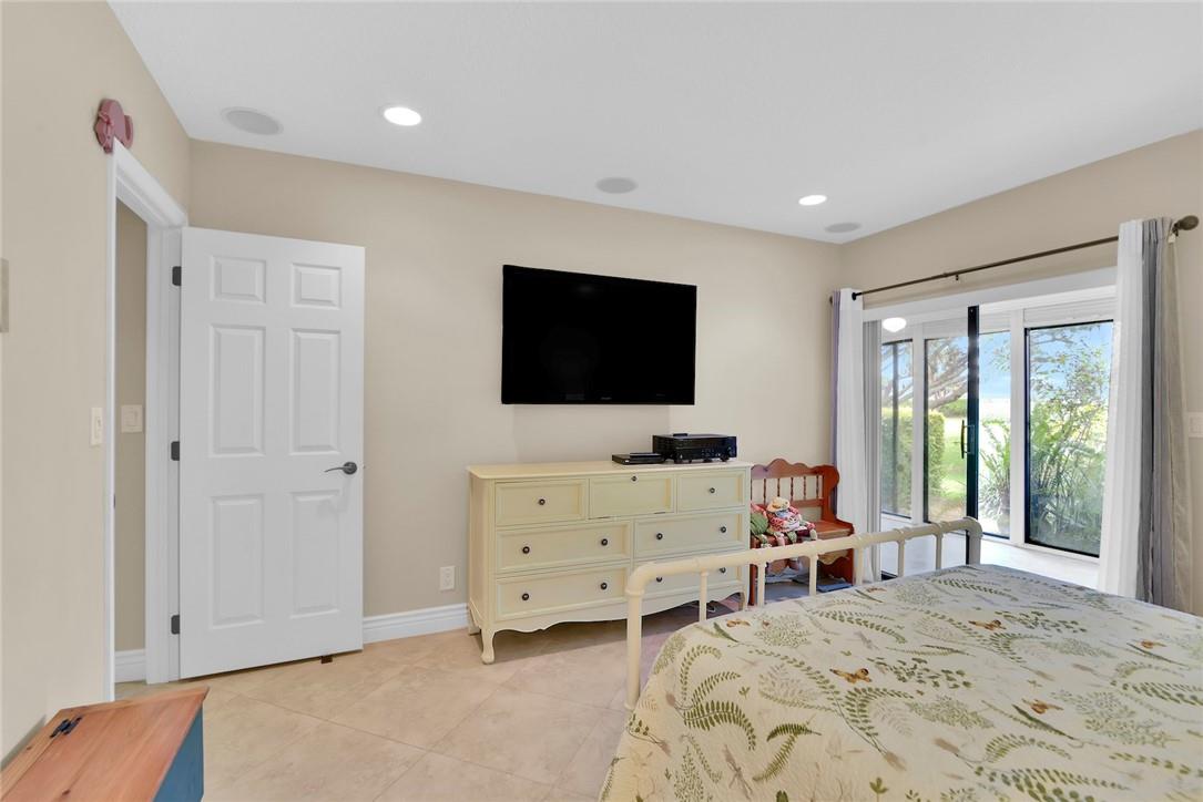 11003 Water Oak Manor