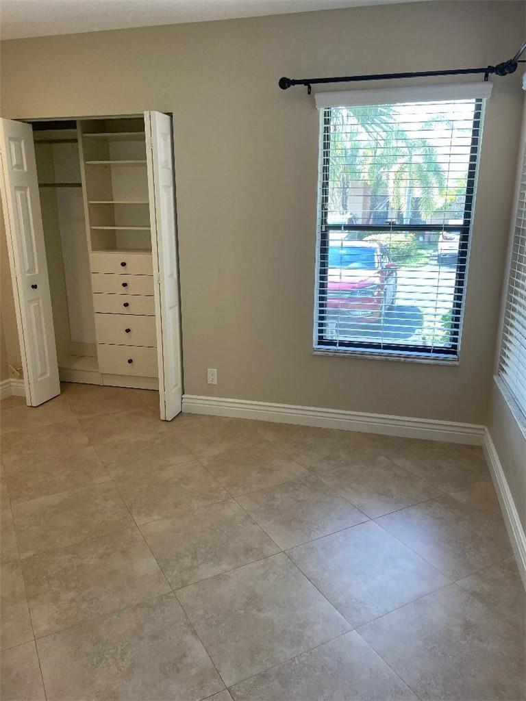 11003 Water Oak Manor