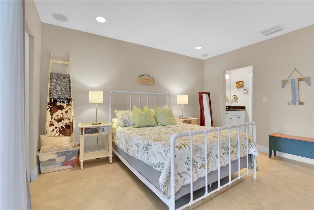11003 Water Oak Manor