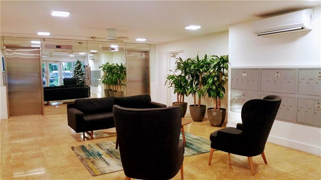 1750 James Ave Unit: 10C