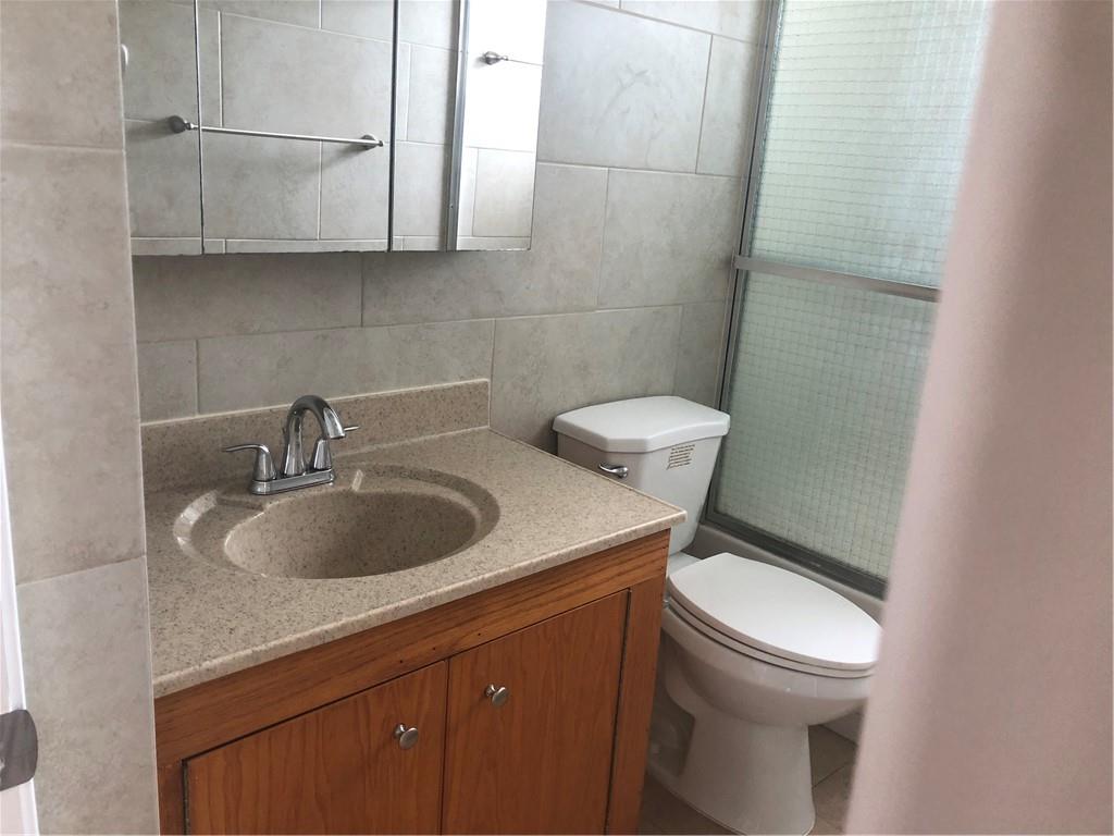 1750 James Ave Unit: 10C