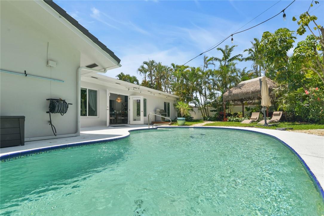 661 SW 8th Ter