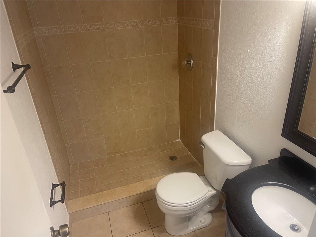 2020 NE 56th St Unit: 108