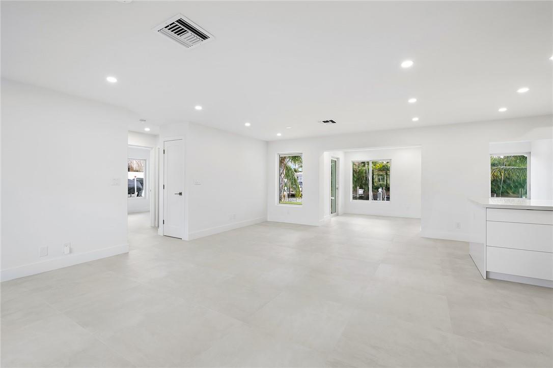 120 SE 12th Ct