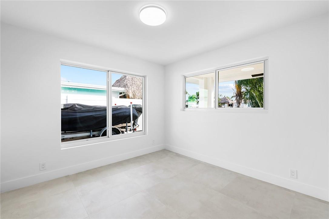 120 SE 12th Ct