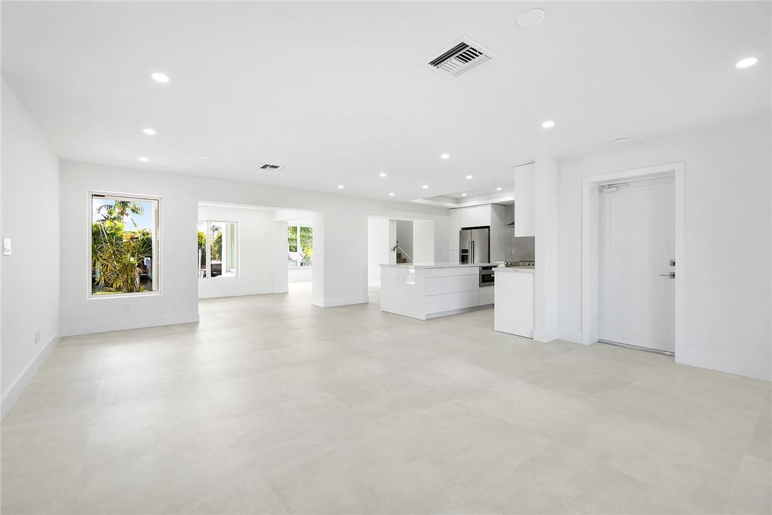120 SE 12th Ct