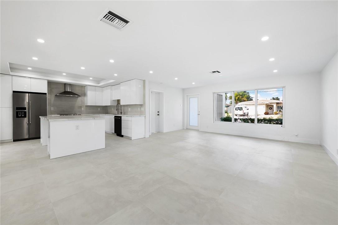 120 SE 12th Ct