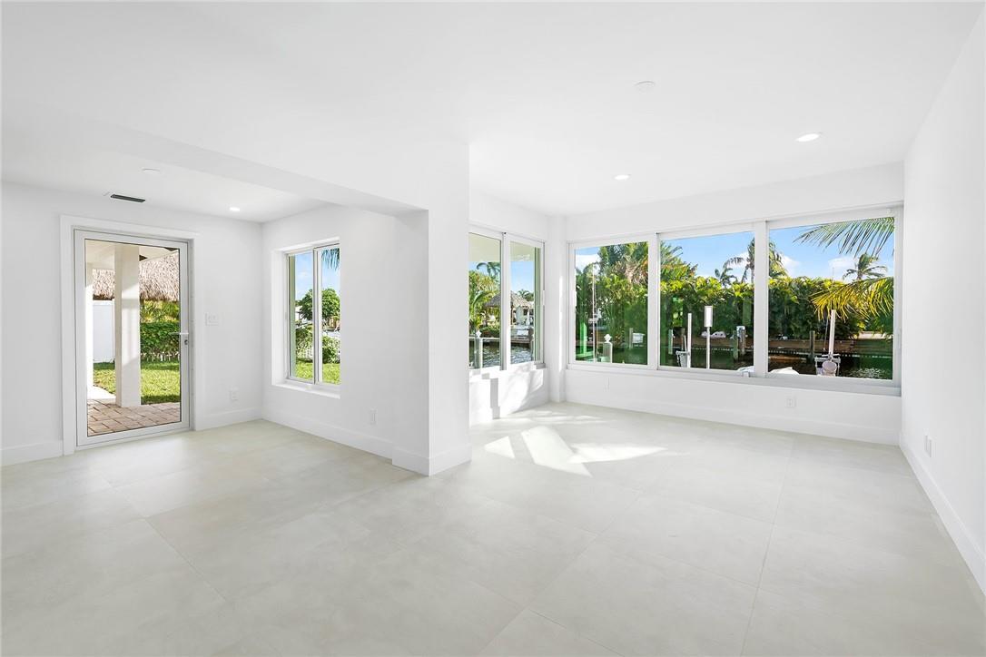 120 SE 12th Ct