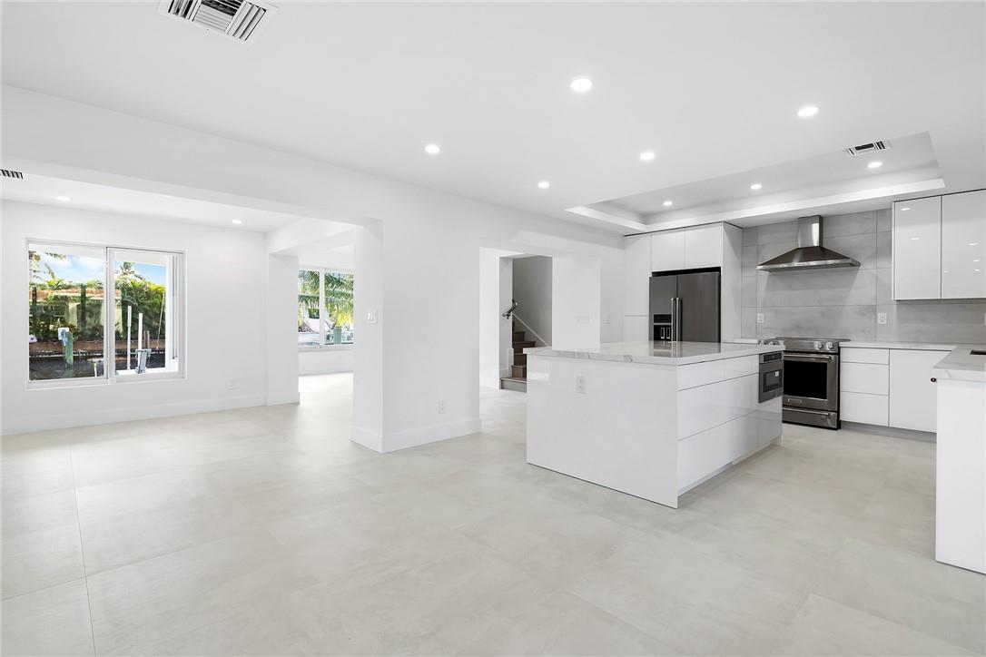 120 SE 12th Ct