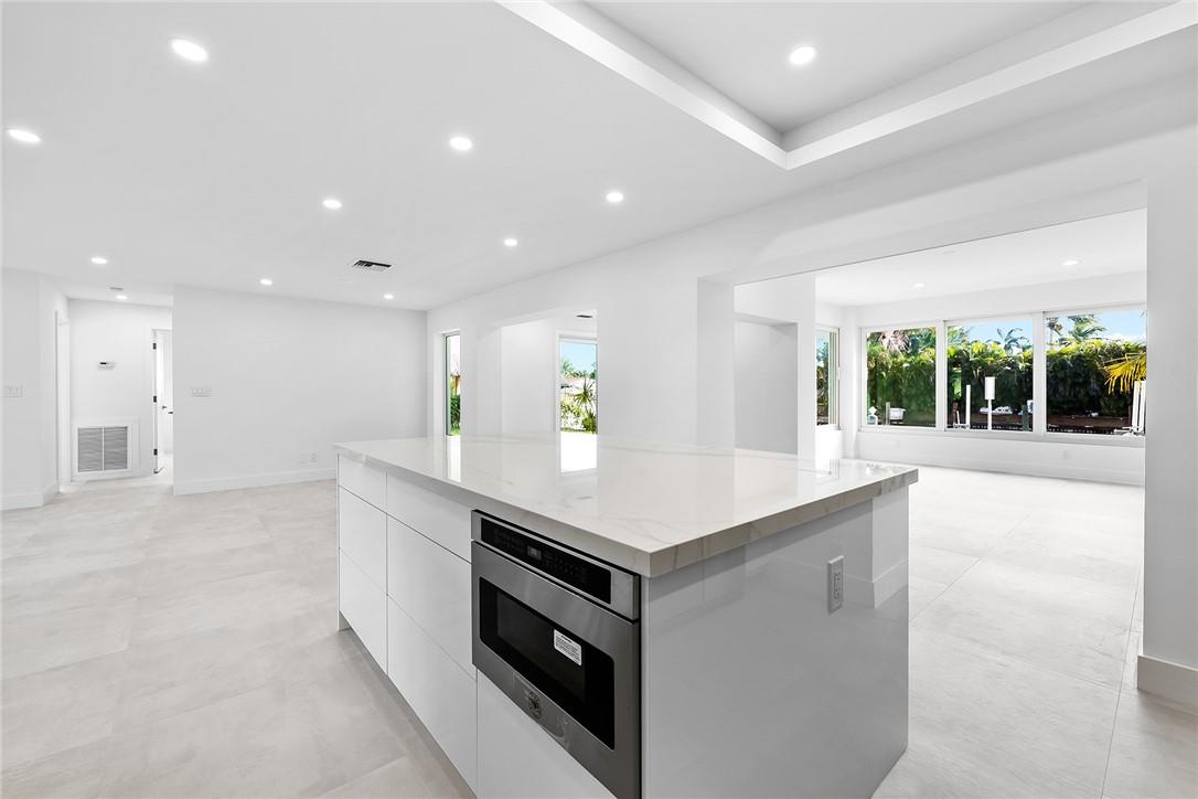 120 SE 12th Ct