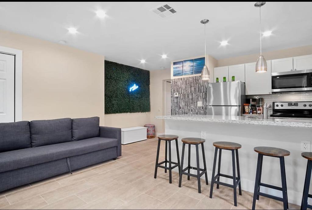 1215 NE 13th Ave