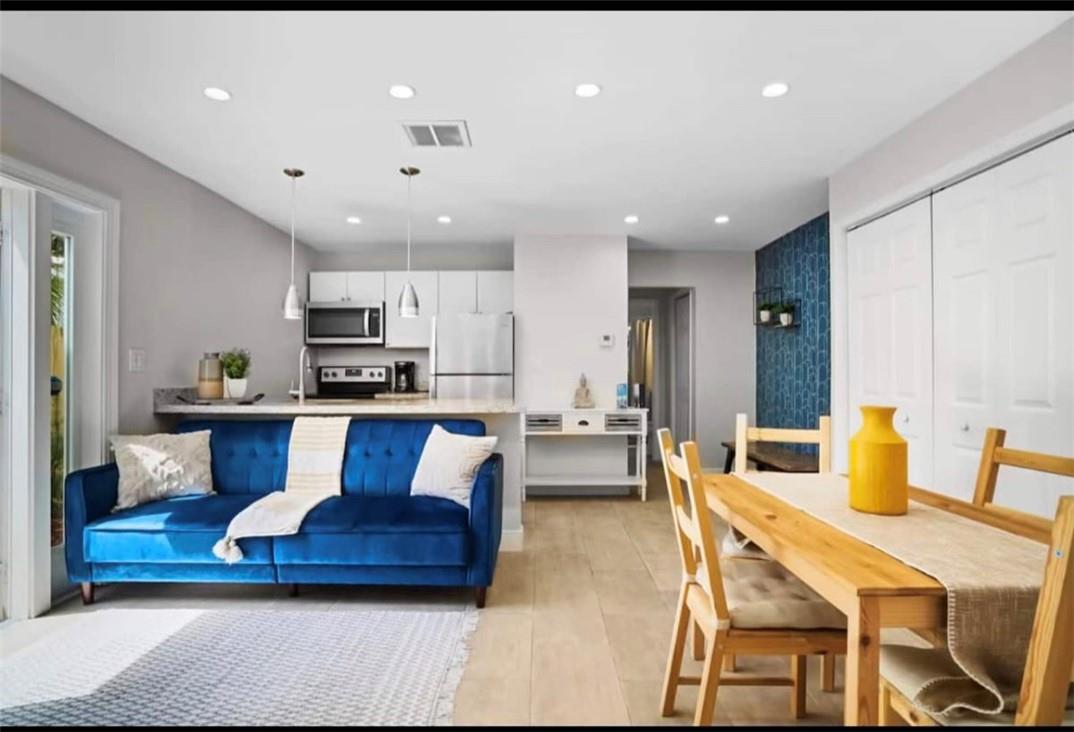 1215 NE 13th Ave