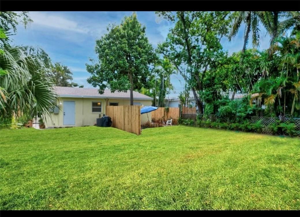 1215 NE 13th Ave
