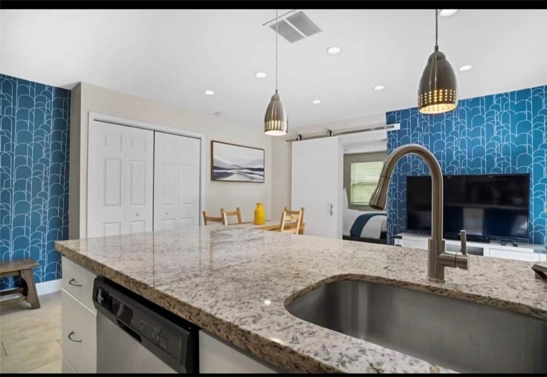 1215 NE 13th Ave