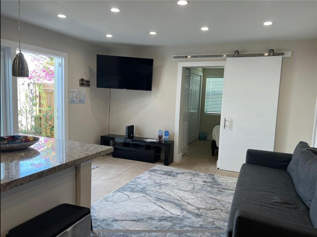 1215 NE 13th Ave
