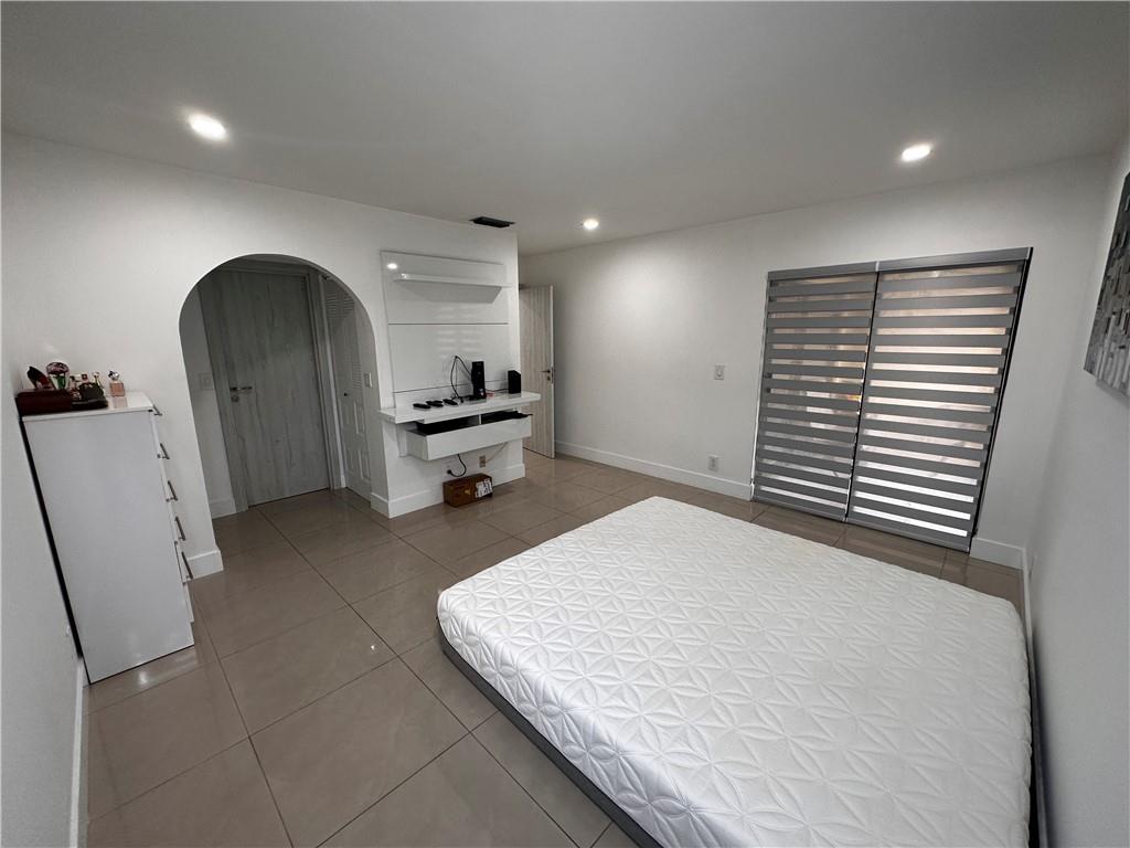 5621 Riverside Dr Unit: 206