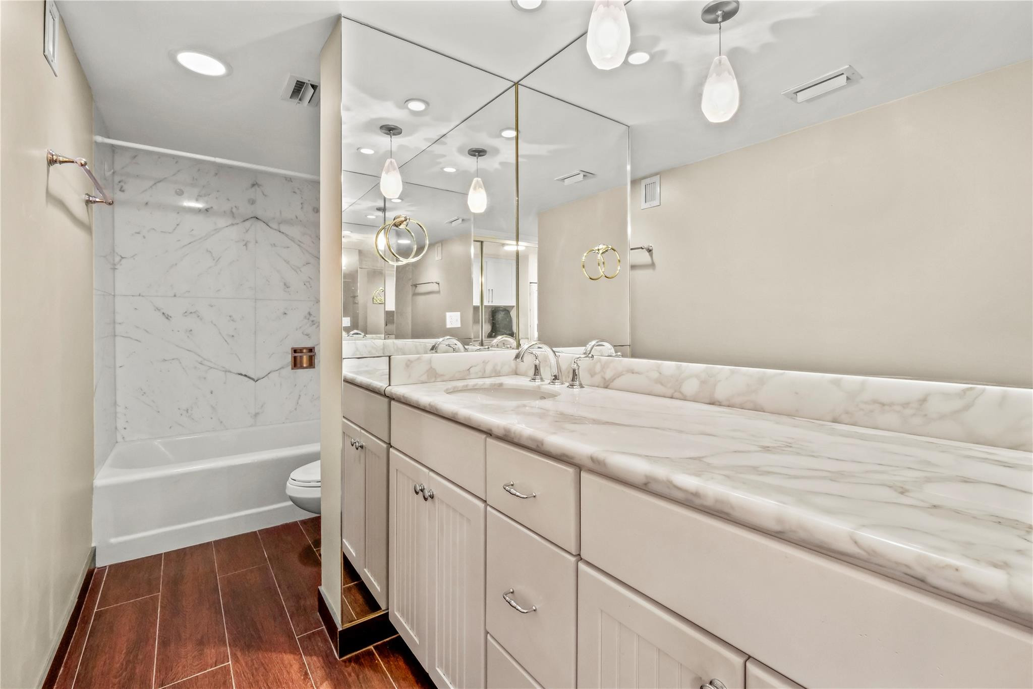 1 Las Olas Circle Unit: 1010