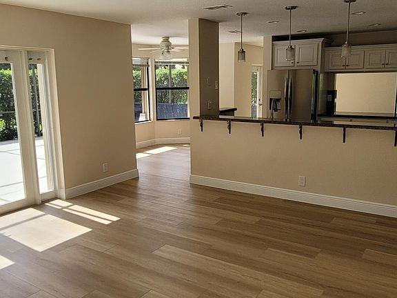 4931 NW 49th Ave