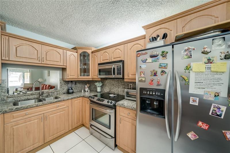1820 N Lauderdale Ave Unit: 3301