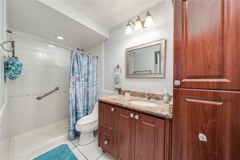 1820 N Lauderdale Ave Unit: 3301