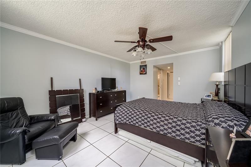 1820 N Lauderdale Ave Unit: 3301