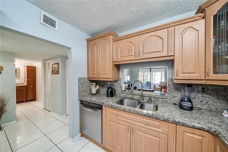 1820 N Lauderdale Ave Unit: 3301
