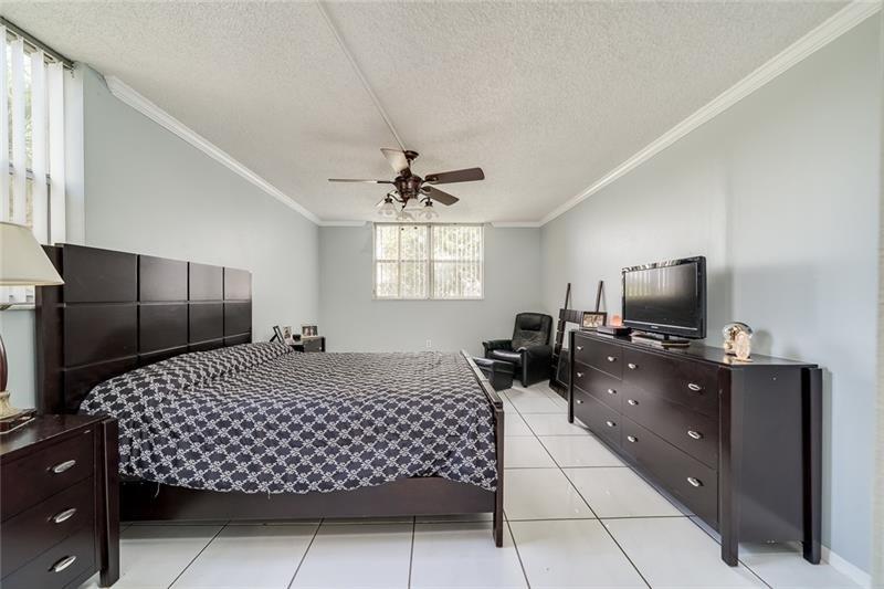 1820 N Lauderdale Ave Unit: 3301