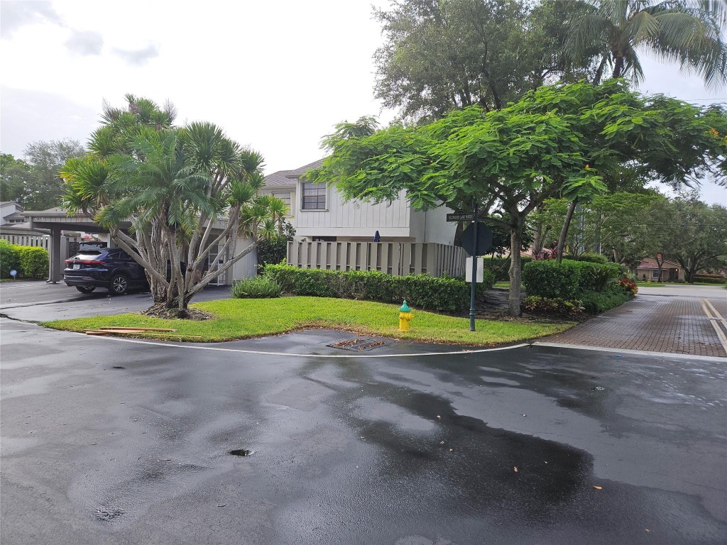 2001 Deer Creek Wildwood Ln Unit: 2001