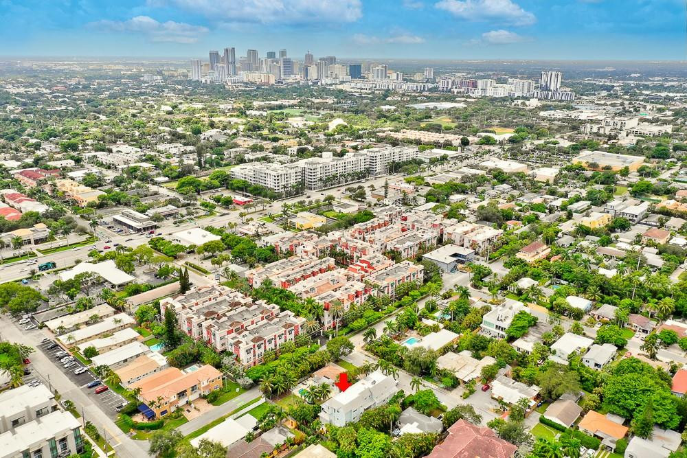 1112 NE 17th Way Unit: 1112