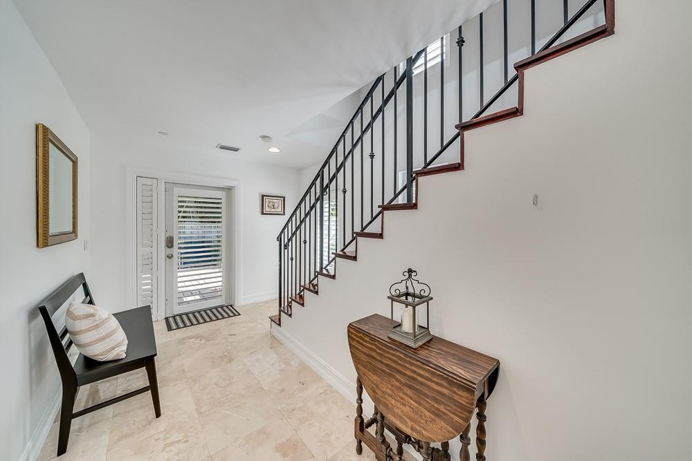 1112 NE 17th Way Unit: 1112