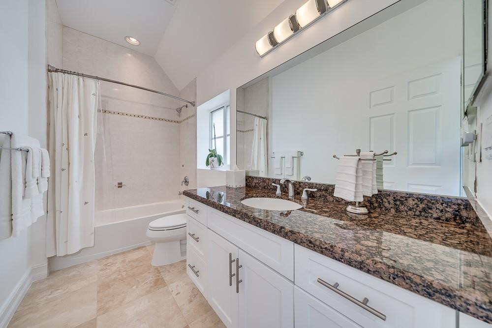 1112 NE 17th Way Unit: 1112