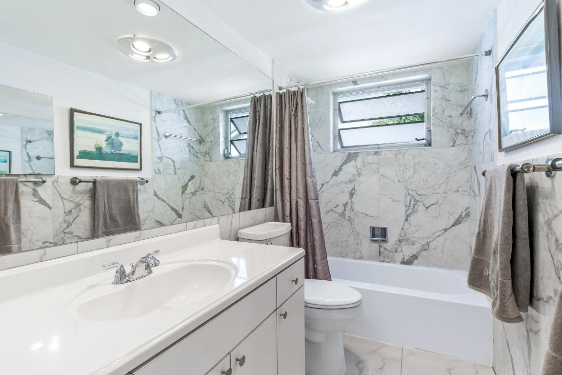 2820 NE 30th St Unit: 12