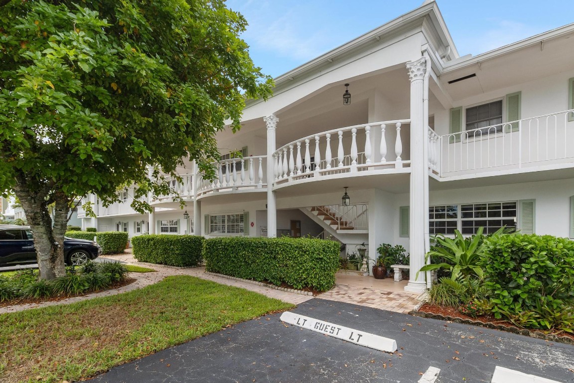 2820 NE 30th St Unit: 12