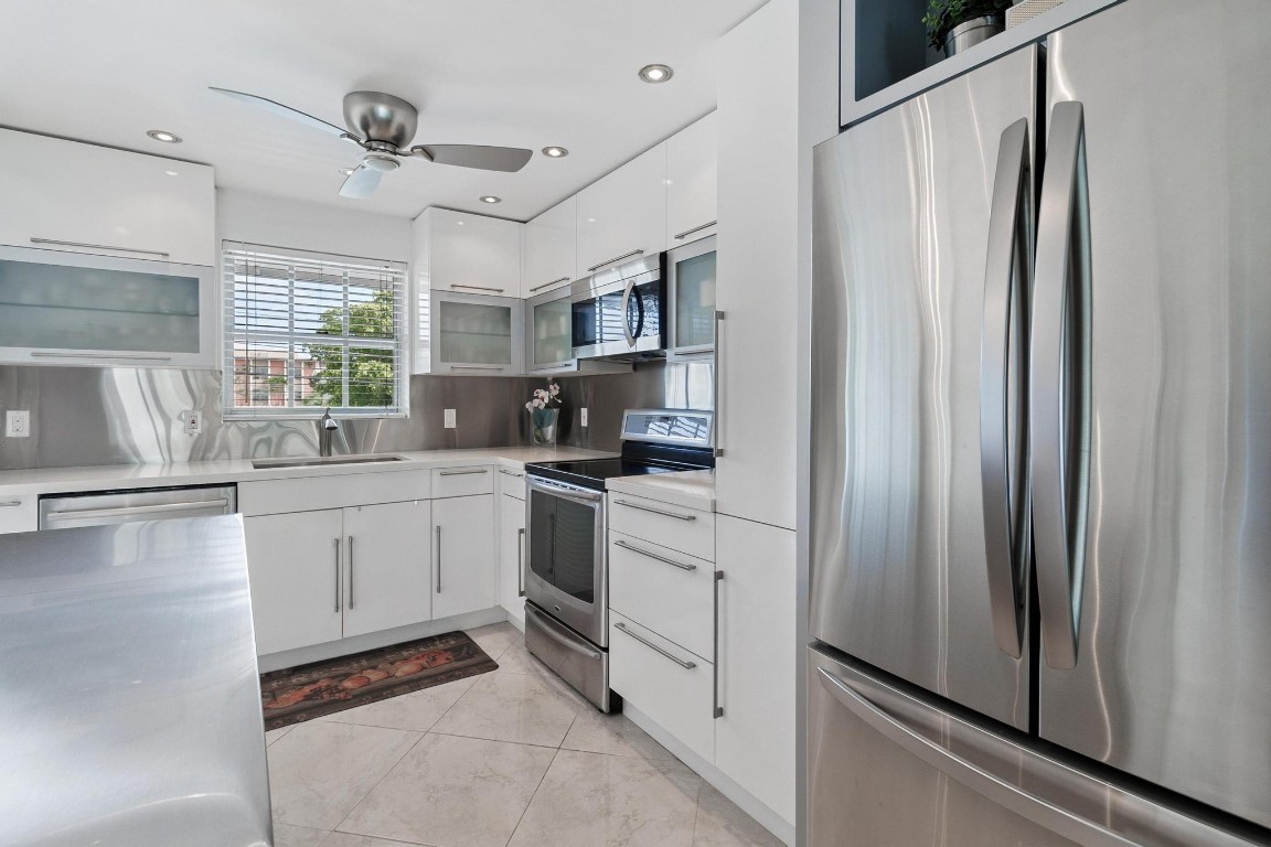 2820 NE 30th St Unit: 12