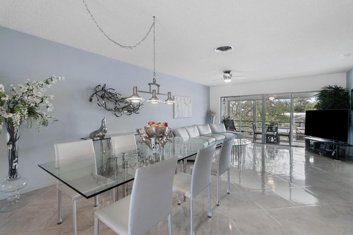 2820 NE 30th St Unit: 12