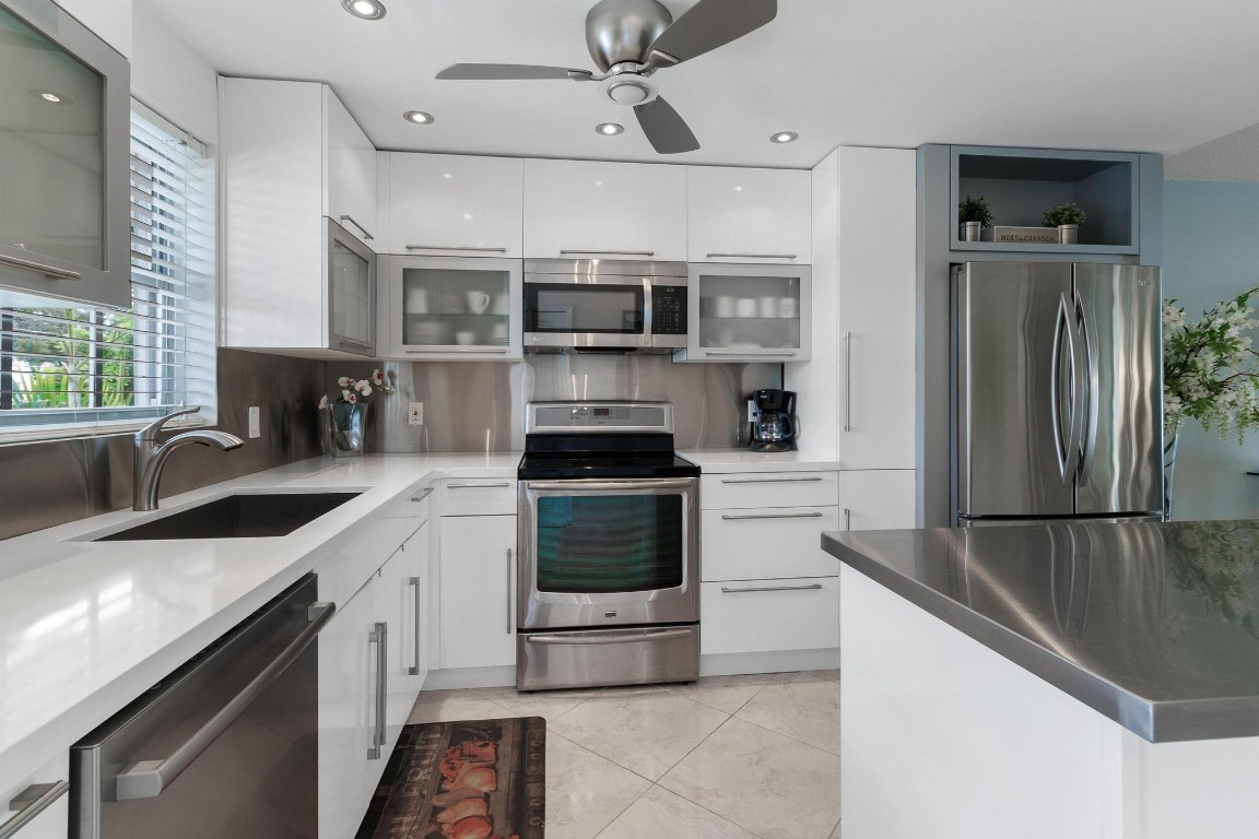 2820 NE 30th St Unit: 12