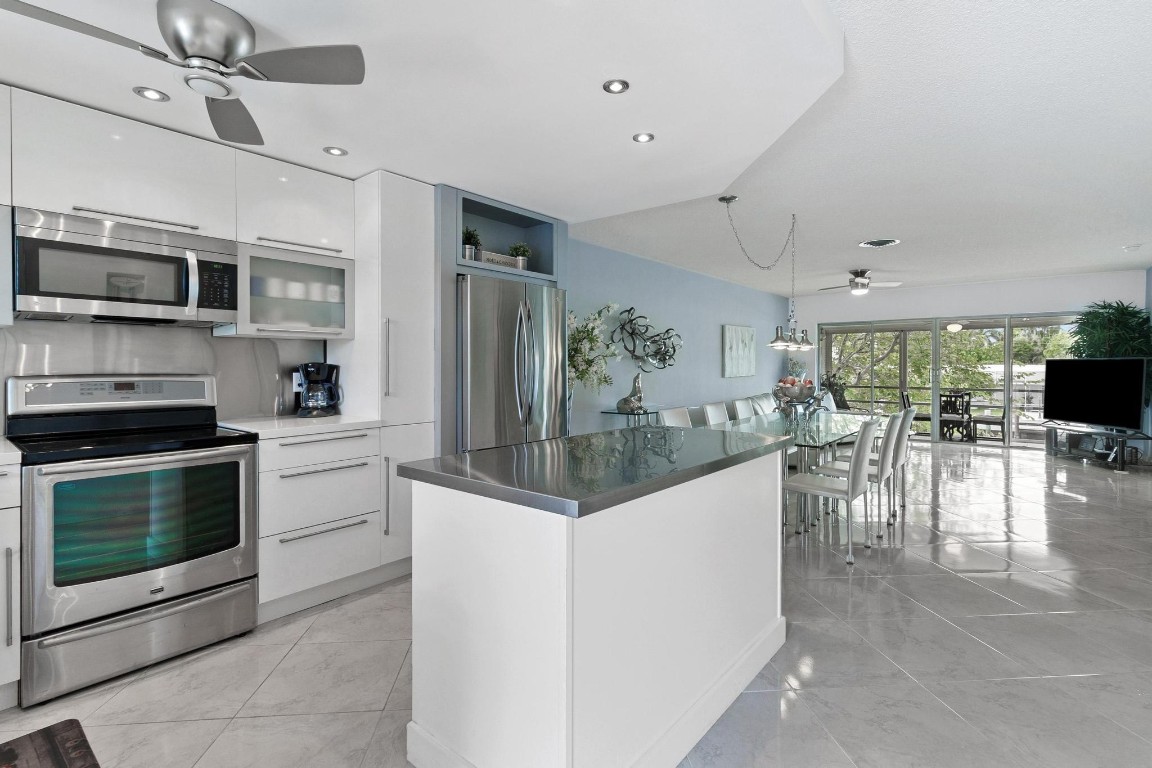 2820 NE 30th St Unit: 12